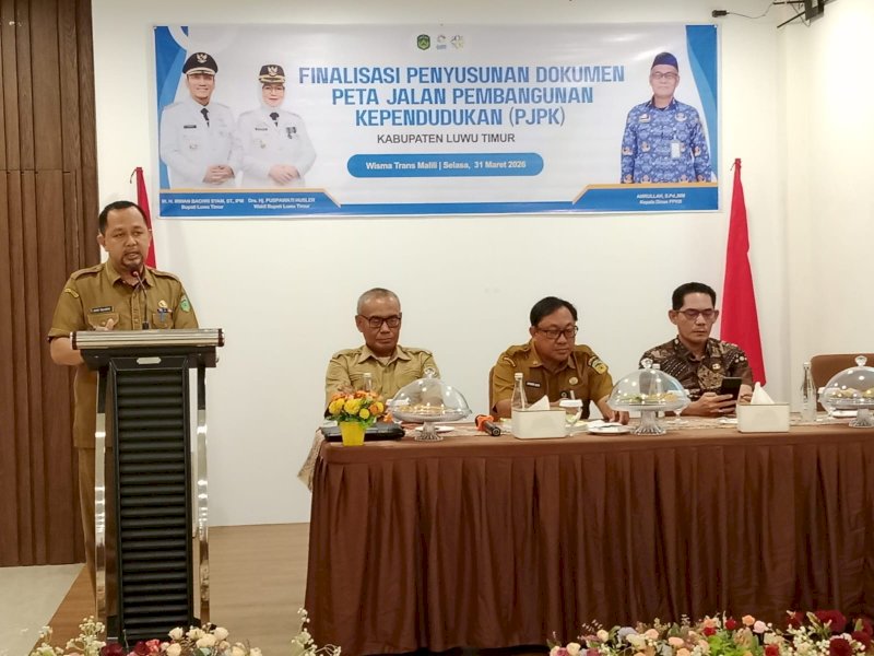 Staf Ahli Hukum dan Pemerintahan, Aswan Asiz, saat membuka kegiatan Finalisasi Penyusunan PJPK yang digelar oleh Dinas Pengendalian Penduduk dan Keluarga Berencana Luwu Timur di Aula Wisma Trans Malili, Selasa (31/3/2026). @Jejakfakta/dok. Istimewa