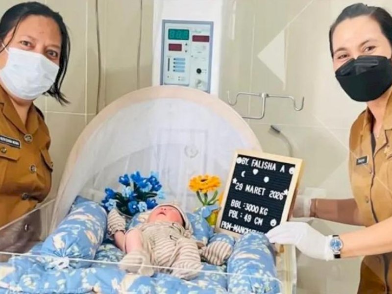 Melalui inovasi layanan bertajuk IPBAL (Ibu Pulang Bawa Akta Lahir), UPTD Puskesmas Mangkutana memberikan kemudahan bagi ibu yang melahirkan untuk langsung mendapatkan Akta Kelahiran sekaligus pembaruan Kartu Keluarga (KK). @Jejakfakta/Istimewa