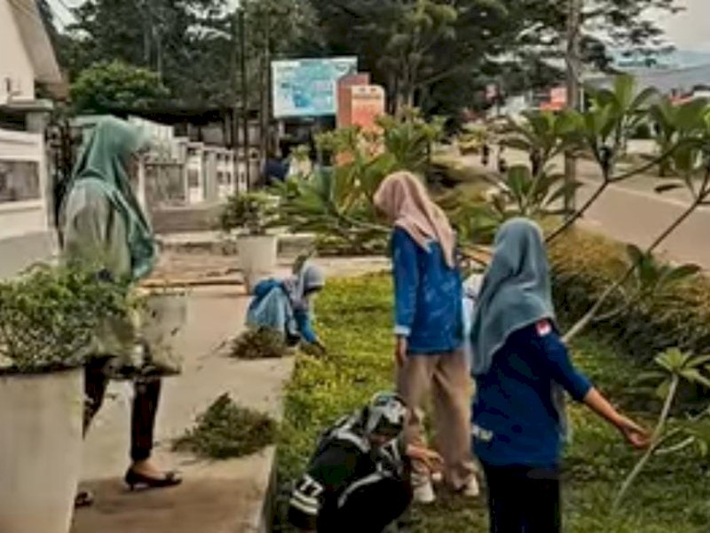UPTD Puskesmas Malili melalui program rutin &ldquo;Jumat Bersih Juara&rdquo; yang digelar setiap pekan, Jumat (27/3/2026). @Jejakfakta/Istimewa
