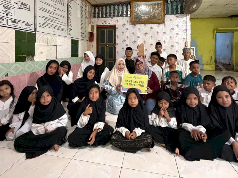 Managemen PT. GMTD menyalurkan donasi kepada lima panti asuhan di kawasan Tanjung Bunga, Kamis (2/4/2026). @Jejakfakta/dok. Istimewa