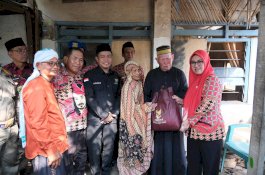 Sentuh Langsung Warga, Bupati Gowa Pastikan Bantuan Tepat Sasaran bagi Keluarga Miskin Ekstrem