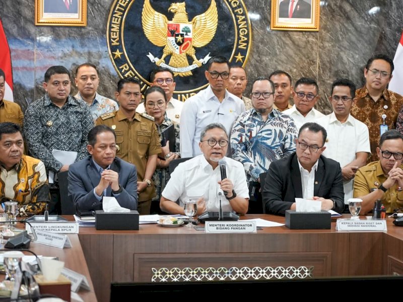 Wali Kota Makassar, Munafri Arifuddin, menghadiri Rapat Koordinasi Terbatas (Rakortas) percepatan implementasi Pengolahan Sampah menjadi Energi Listrik (PSEL) bersama Zulkifli Hasan di Jakarta, Selasa (31/3/2026). @Jejakfakta/dok. Humas Pemkot Makassar