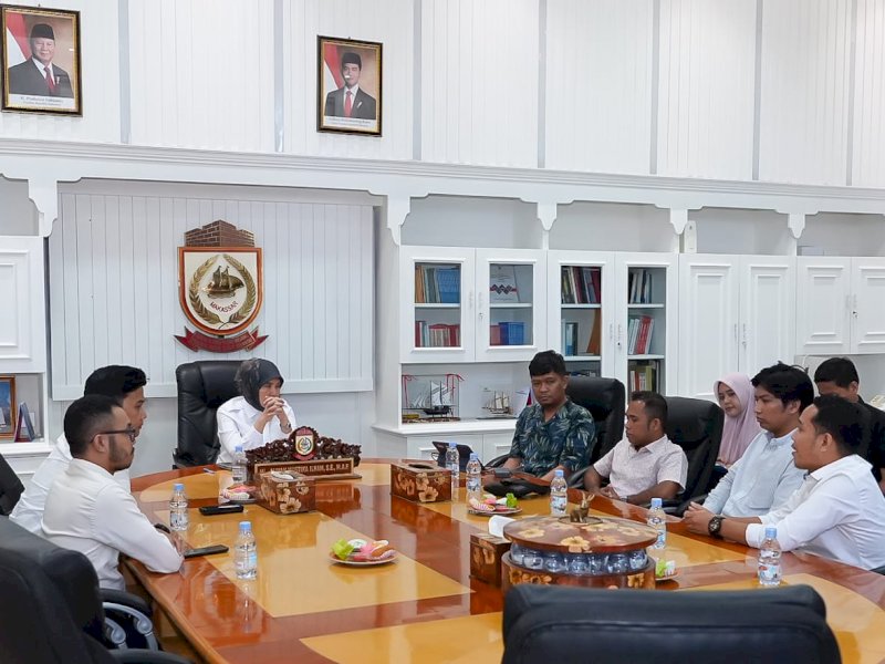 Wakil Wali Kota Makassar, Aliyah Mustika Ilham, menerima audiensi Komunitas Balance Bike Makassar di Ruang Rapat Wakil Wali Kota, Kantor Wali Kota Makassar, Jalan Ahmad Yani, Rabu (1/4/2026). @Jejakfakta/dok. Humas Pemkot Makassar