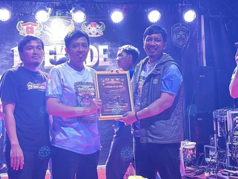 Kepala Dinas Pariwisata, Pemuda, dan Olahraga (Parmudora) Kabupaten Luwu Timur, Muhammad Safaat DP, saat mewakili Bupati menghadiri deklarasi dan perayaan anniversary 1 dekade CB Hai Bro Luwu Timur di Permandian Alam Uelanti, Kecamatan Mangkutana, Sabtu (4/4/2026). @Jejakfakta/dok. Humas Pemkab Lutim