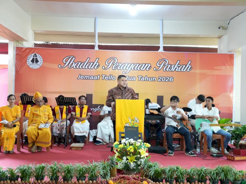 Wali Kota Makassar, Munafri Arifuddin, saat menghadiri Perayaan Paskah di Gereja Jemaat Tallo Batua, Minggu (5/04/2026). @Jejakfakta/dok. Humas Pemkot Makassar
