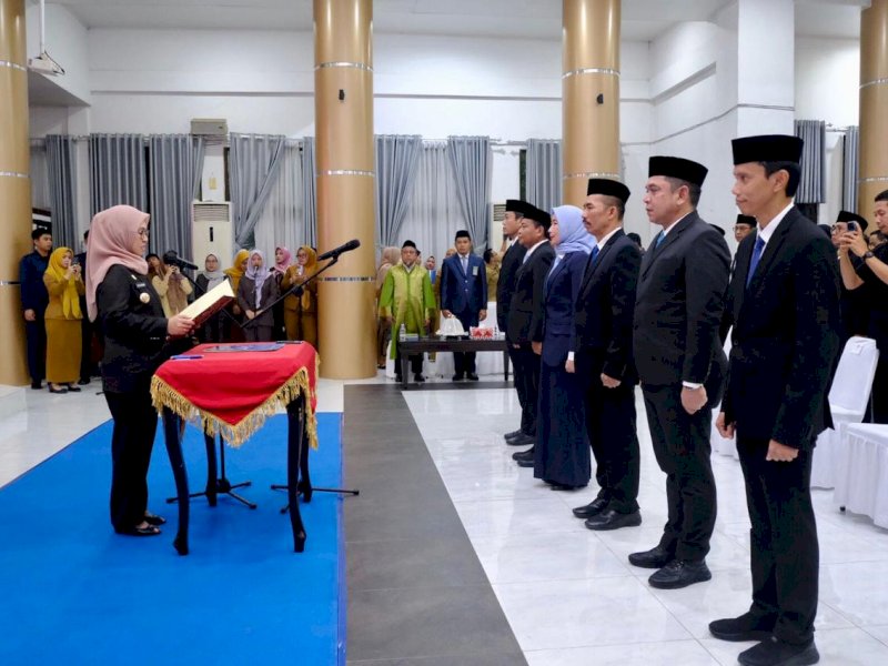 Bupati Gowa, Sitti Husniah Talenrang, saat melantik Pejabat Pimpinan Tinggi Pratama di Baruga Karaeng Galesong, Senin (6/4/2026). @Jejakfakta/dok. Humas Pemkab Gowa