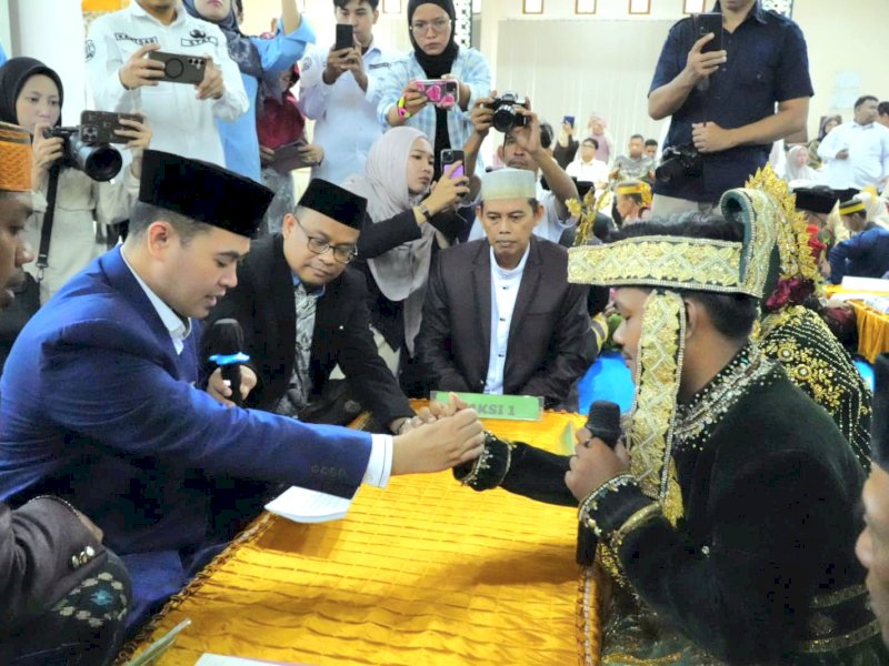 Bupati Pangkep Muhammad Yusran Lalogau, jadi wali nikah didampingi jajaran Forkopimda dan para kepala organisasi perangkat daerah (OPD) di Ruang Pola Kantor Bupati Pangkep, Rabu (8/4/2026). @jejakfaktacom/Humas Pemda Pangkep