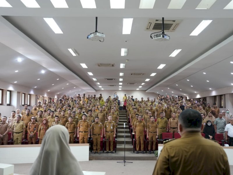 Wali Kota Makassar, Munafri Arifuddin, saat memimpin Rapat Koordinasi (Rakor) pengelolaan persampahan di Ruang Sipakatau, Kantor Wali Kota Makassar, Senin (6/4/2026). @Jejakfakta/dok. Humas Pemkot Makassar