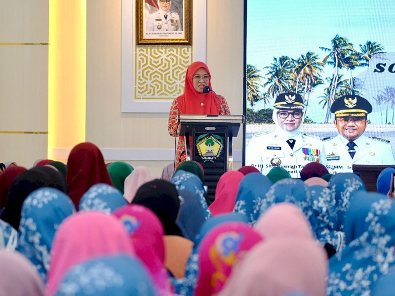 Bupati Gowa, Sitti Husniah Talenrang saat menghadiri Halal Bihalal dan Sosialisasi Cegah Kawin Anak dan Stunting untuk Gowa Maju yang digelar di Baruga Tinggimae, Rumah Jabatan Bupati Gowa, Kamis (9/4/2026). @Jejakfakta/dok. Humas Pemkab Gowa