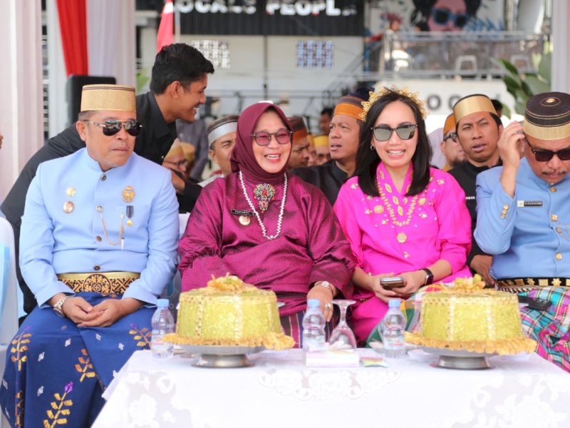 Wakil Bupati Luwu Timur, Hj. Puspawati Husler, menghadiri peringatan Hari Jadi ke-24 Kota Palopo yang mengusung tema &ldquo;Sinergi Baru, Palopo Maju&rdquo; di Lapangan Pancasila, Jumat (10/4/2026). @Jejakfakta/dok. Humas Pemkab Lutim