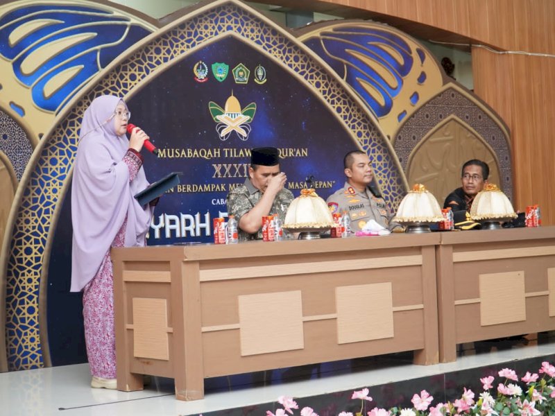 Asisten Pemerintahan dan Kesejahteraan Rakyat (Kesra), Aini Endis Anrika, saat disambut secara resmi di Aula Kantor Bupati Maros, Jumat (10/4/2026). @Jejakfakta/dok. Humas Pemkab Lutim