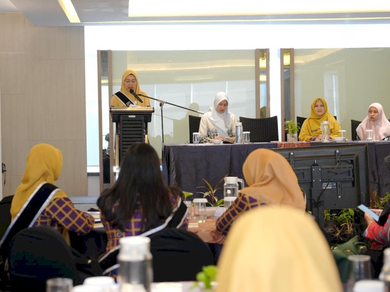Bunda PAUD Kota Makassar, Melinda Aksa, saat memberikan sambutan pada Rapat Kerja Daerah (Rakerda) Tahun 2026 di Hotel Novotel Makassar, Jumat (10/4/2026). @Jejakfakta/dok. Humas Pemkot Makassar