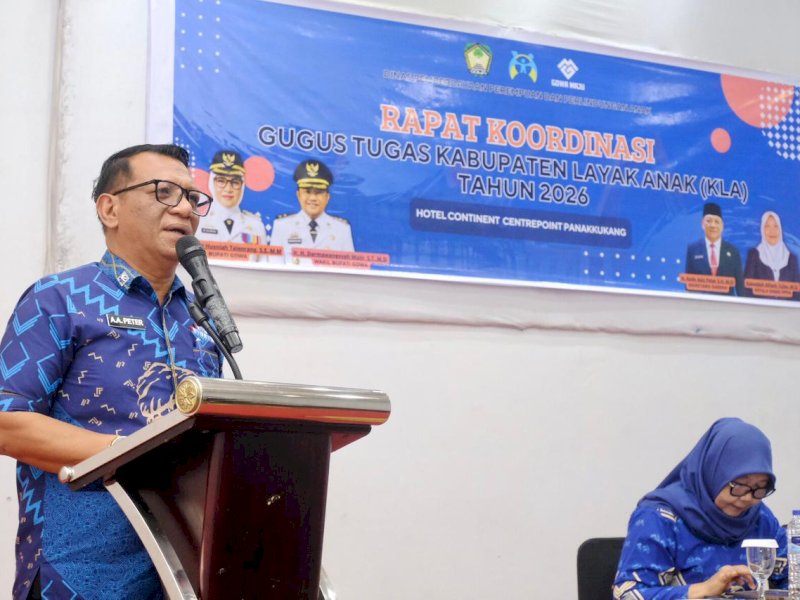 Sekretaris Daerah Kabupaten Gowa, Andy Azis Peter, yang juga menjabat sebagai Ketua Gugus Tugas Kabupaten Layak Anak (KLA) Kabupaten Gowa, saat membuka Rapat Koordinasi Gugus Tugas KLA Tahun 2026 di Hotel Continent Centrepoint Makassar, Jumat (10/4/2026). @Jejakfakta/dok. Humas Pemkab Gowa