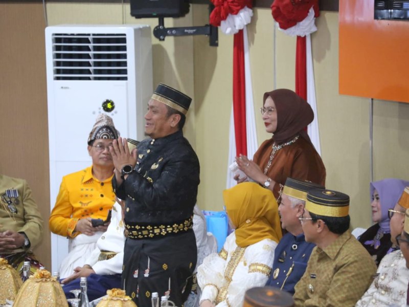 Bupati Luwu Timur, Irwan Bachri Syam, saat menghadiri Rapat Paripurna DPRD dalam rangka Hari Jadi ke-66 Kota Parepare yang mengusung tema &ldquo;Sehati (Sinergi, Edukasi, Harmoni, Akhlak, Teknologi, dan Inklusif)&rdquo;, Ahad (12/4/2026). @Jejakfakta/dok. Humas Pemkab Lutim