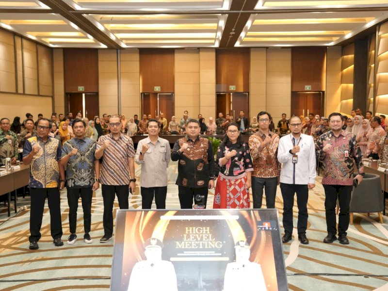 Wali Kota Makassar, Munafri Arifuddin, saat menghadiri High Level Meeting Tim Percepatan dan Perluasan Digitalisasi Daerah (TP2DD) Kota Makassar Tahun Anggaran 2026 yang diselenggarakan oleh Badan Pendapatan Daerah (Bapenda) Kota Makassar di Hotel Grand Novotel Shayla, Kamis (9/04/2026). @Jejakfakta/dok. Humas Pemkot Makassar