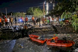 Cegah Banjir Sejak Dini, Tim Gabungan Bersihkan Sampah Kanal Karuwisi&ndash;Pettarani