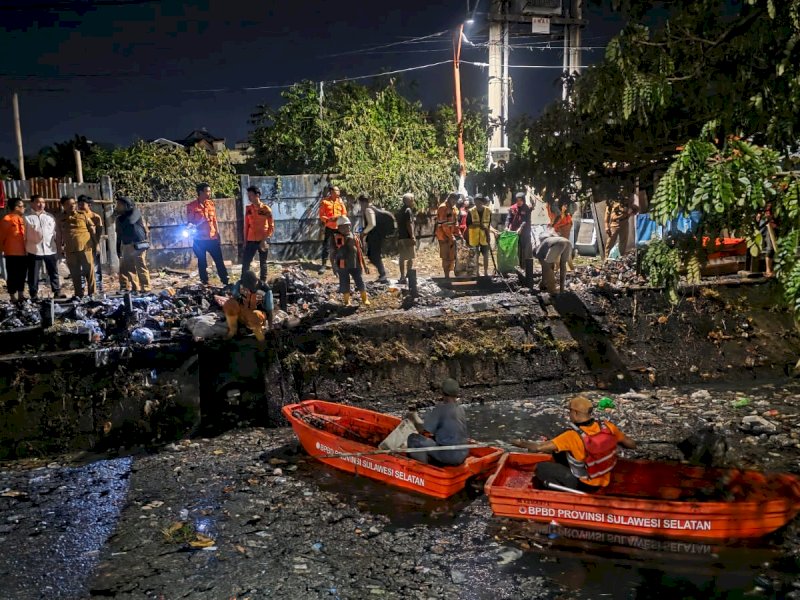 Penumpukan sampah di kanal Karuwisi&ndash;Pettarani berhasil dibersihkan melalui sinergi lintas sektor, Senin (13/4/2026). @Jejakfakta/dok. Humas Pemkot Makassar