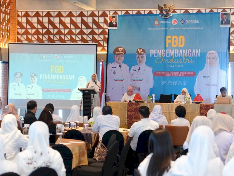 Ketua Dewan Kerajinan Nasional Daerah (Dekranasda) Kota Makassar, Melinda Aksa, saat membuka Focus Group Discussion (FGD) Pengembangan Industri Kerajinan Kota Makassar yang digelar di Novotel Makassar Grand Shayla, Rabu (15/4/2026). @Jejakfakta/dok. Humas Pemkot Makassar