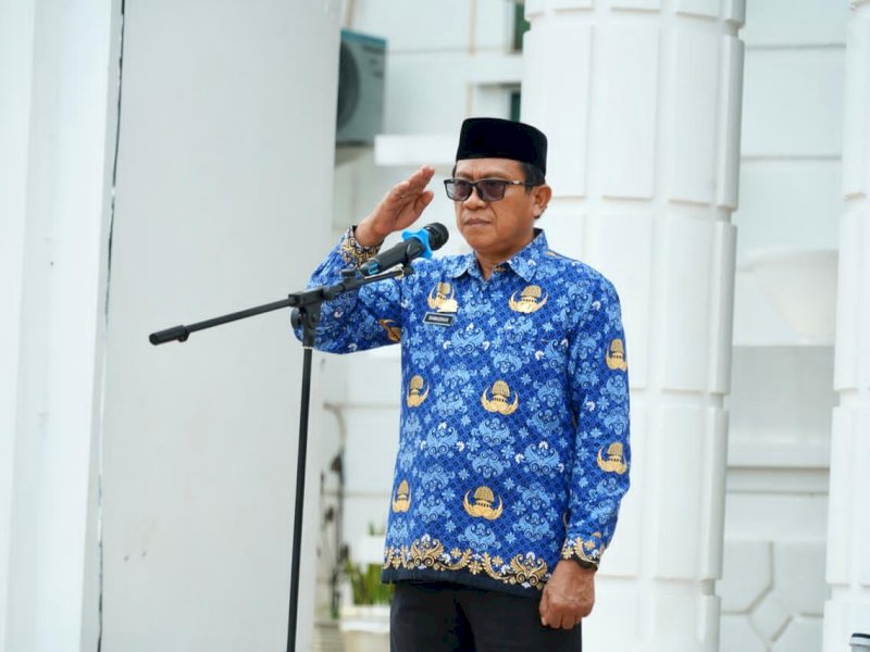 Sekretaris Daerah Kabupaten Luwu Timur, Dr. Ramadhan Pirade, memimpin Upacara Peringatan Hari Kesadaran Nasional (HKN) yang digelar di halaman Kantor Bupati Luwu Timur, Jumat (17/04/2026). @Jejakfakta/dok. Humas Pemkab Lutim