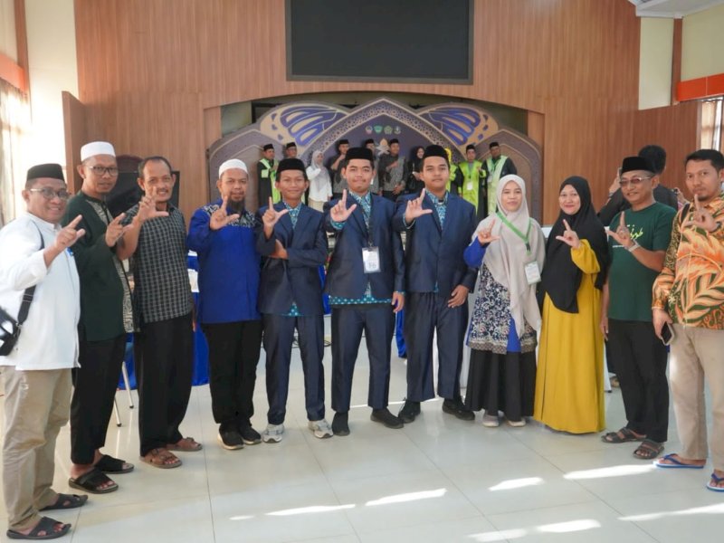 Tim Fahmil Qur&rsquo;an Putra berhasil meraih medali emas pertama untuk Kabupaten Luwu Timur setelah tampil gemilang pada babak final yang berlangsung di Aula Baruga A Kantor Bupati Maros, Jumat (17/04/2026). @Jejakfakta/dok. Humas Pemkab Lutim