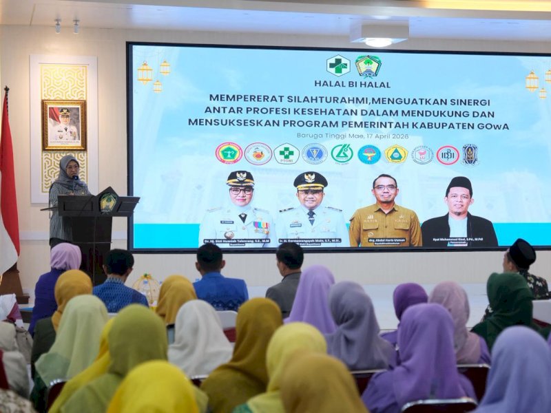 Bupati Gowa, Husniah Talenrang, saat memberikan sambutan Halal Bihalal bersama organisasi profesi kesehatan se-Kabupaten Gowa di Baruga Tinggimae, Rumah Jabatan Bupati Gowa, Jumat (17/4/2026). @Jejakfakta/dok. Humas Pemkab Gowa