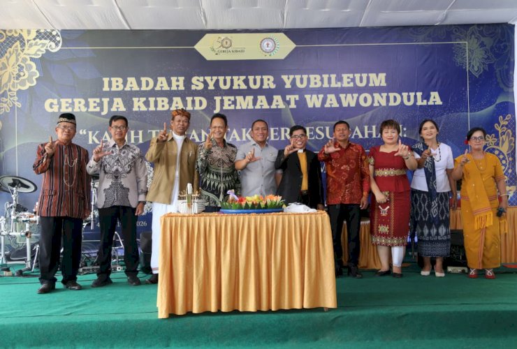 Bupati Irwan Hadiri HUT Emas Gereja Kibaid Wawondula, Siapkan Dukungan untuk Pembangunan Rumah Ibadah