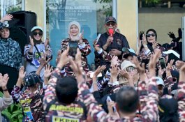 Aliyah Mustika dan IAS Satukan Semangat Kebersamaan di Jalan Sehat FKPPI&ndash;KBPP Polri Sulsel