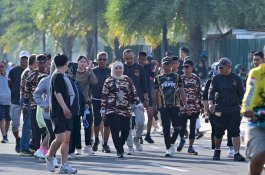 Aliyah Mustika dan IAS Satukan Semangat Kebersamaan di Jalan Sehat FKPPI&ndash;KBPP Polri Sulsel