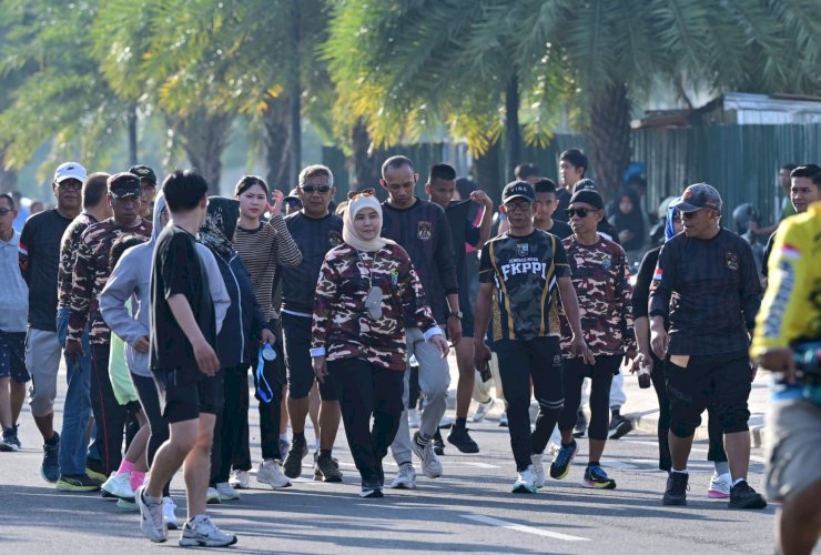 Aliyah Mustika dan IAS Satukan Semangat Kebersamaan di Jalan Sehat FKPPI&ndash;KBPP Polri Sulsel