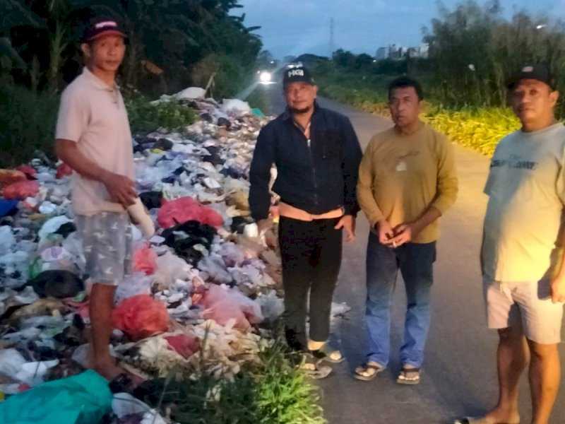 Camat Manggala, Ahmad, saat menyasar  titik-titik rawan sampah, saluran air, hingga kawasan perbatasan Kota Makassar dan Kabupaten Gowa, Minggu (19/4/2026). @Jejakfakta/dok. Humas Pemkot Makassar