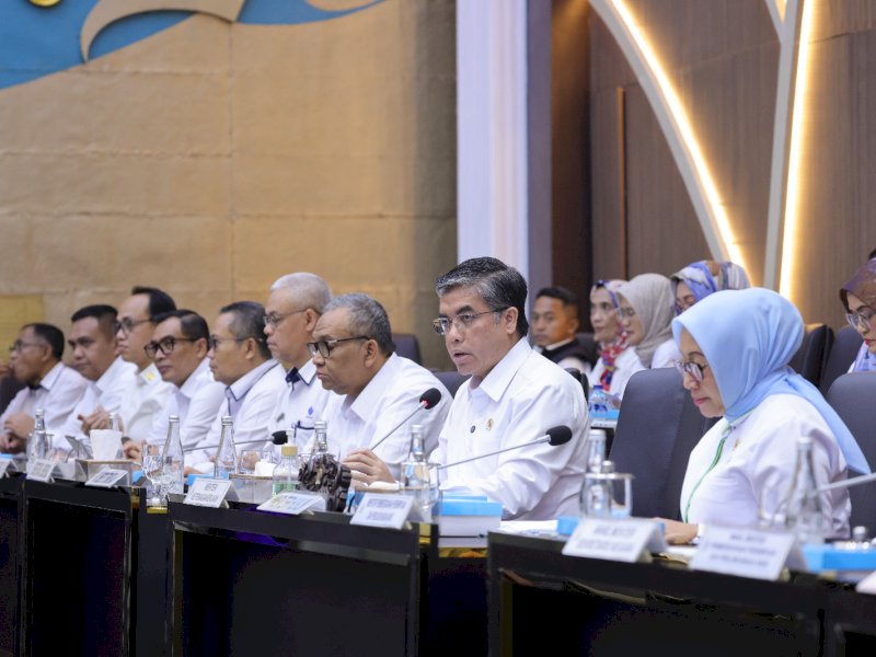 Menteri Ketenagakerjaan Yassierli mengatakan bahwa pemerintah menyambut baik RUU PPRT pada penyerahan Daftar Inventarisasi Masalah (DIM) Rancangan Undang-Undang (RUU) Perlindungan Pekerja Rumah Tangga (PPRT) kepada DPR RI pada Senin (20/4/2026). @jejakfaktacom/Humas Kemnaker