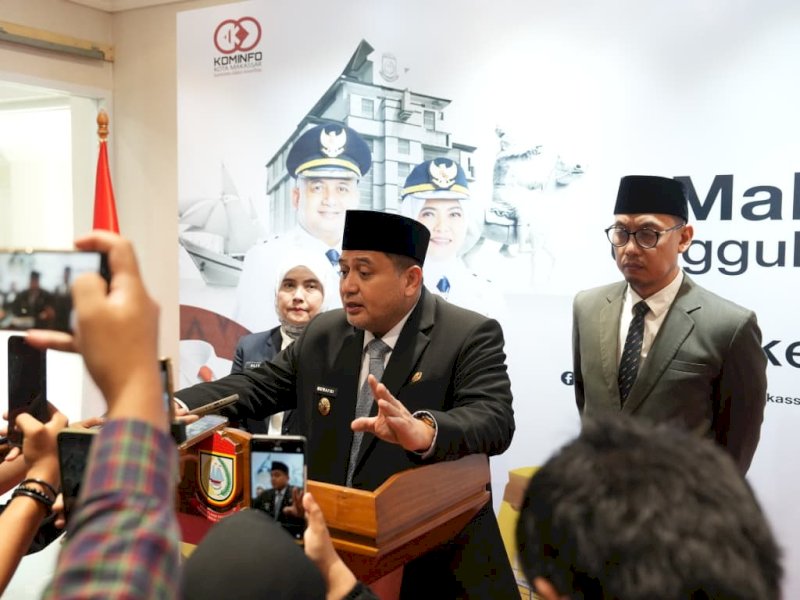 Wali Kota Makassar, Munafri Arifuddin, saat memberikan keterangan pers terkait PKL yang ditertibkan di Balai Kota Makassar, Senin (20/4/2026). @Jejakfakta/dok. Humas Pemkot Makassar