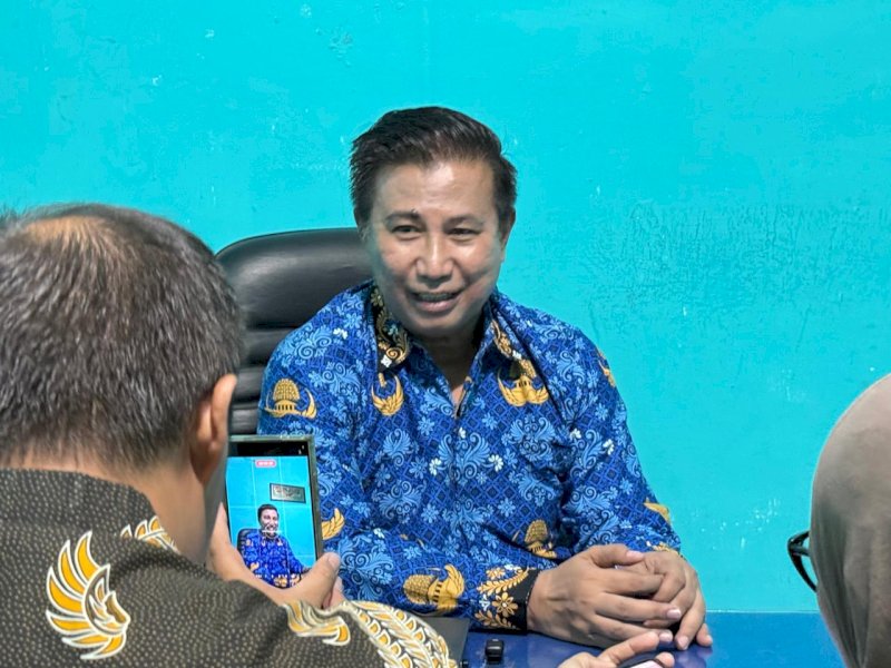 Direktur Utama Perumda Terminal Makassar Metro, Elber Maqbul Amin, saat memberikan keterangan, Selasa (21/4/2026). @Jejakfakta/dok. Humas Pemkot Makassar