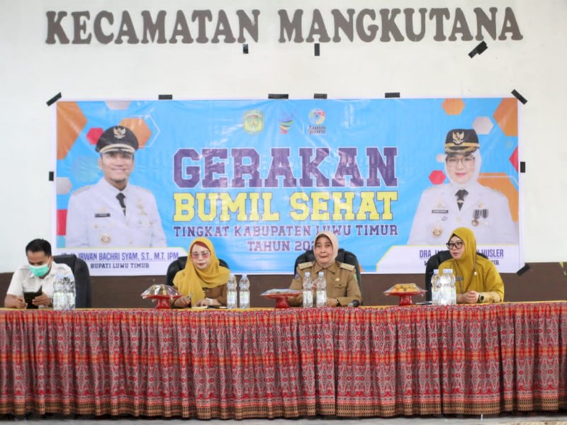 Dinas Kesehatan (Dinkes) Kabupaten Luwu Timur menyelenggarakan Gerakan Bumil Sehat tingkat kabupaten tahun 2026. Kegiatan yang bertujuan menekan angka stunting ini berlangsung di Aula Kecamatan Mangkutana, Selasa (21/04/2026). @Jejakfakta/dok. Humas Pemkab Lutim