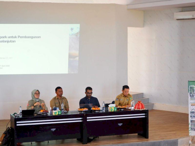 Ketua Tim Percepatan Geopark Matano, Andi Tabacina Akhmad, bersama Kabid Kemitraan dan Destinasi Pariwisata Parmudora, Andi Irfan Saputra, narasumber dari General Manager (GM) Unesco Global Geopark Ijen Jawa Timur, Abdillah Baraas, serta Tim Percepatan Geopark Matano, Selasa (21/4/2026). @Jejakfakta/dok. Humas Pemkab Lutim