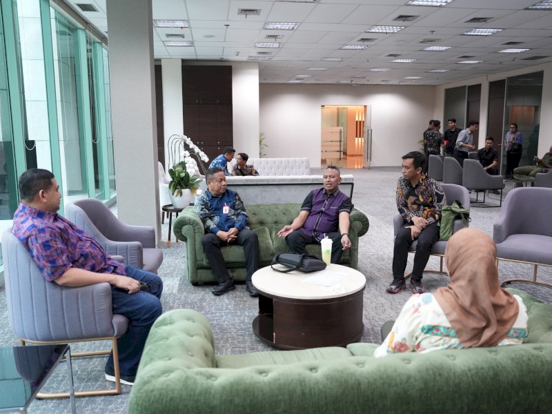 Wali Kota Makassar, Munafri Arifuddin, saat menghadiri rapat koordinasi pengembangan infrastruktur dasar bersama Deputi Bidang Koordinasi Infrastruktur Dasar Kementerian Koordinator Bidang Infrastruktur dan Pembangunan Kewilayahan, Selasa (21/6/2026) di Jakarta. @Jejakfakta/dok. Humas Pemkot Makassar