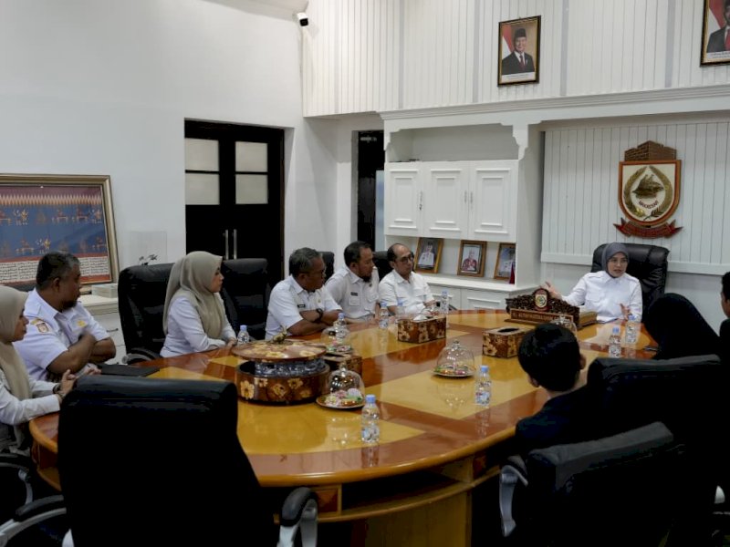 Wakil Wali Kota Makassar, Aliyah Mustika Ilham, saat menerima audiensi Balai Penyelenggara Jaminan Produk Halal (PJPH) Sulawesi Selatan, di Ruang Rapat Wakil Wali Kota, Rabu (22/4/2026). @Jejakfakta/dok. Humas Pemkot Makassar
