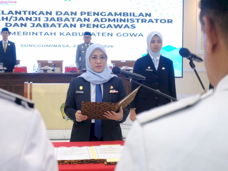 Bupati Gowa, Sitti Husniah Talenrang, melantik 124 pejabat pengawas dan administrator (eselon III dan IV) di Baruga Tinggimae, Rumah Jabatan Bupati Gowa, Kamis (23/4/2026). @Jejakfakta/dok. Humas Pemkab Gowa