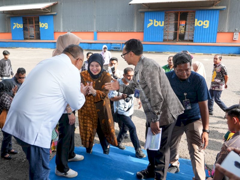 Wakil Wali Kota Makassar, Aliyah Mustika Ilham, saat menghadiri kegiatan peninjauan dan diskusi penguatan ketahanan pangan dalam rangka kunjungan kerja reses Komisi IV DPR RI di Gudang BULOG Panaikang, Kamis (23/4/2026). @Jejakfakta/dok. Humas Pemkot Makassar