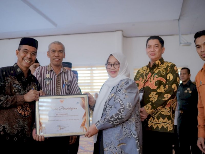 Wakil Bupati Luwu Timur, Puspawati Husler, saat menghadiri kegiatan Pencanangan Desa Cinta Statistik (Desa Cantik) yang digelar Badan Pusat Statistik (BPS) Luwu Timur di Aula Dinas Pendidikan, Malili, Kamis (23/04/2026). @Jejakfakta/dok. Humas Pemkab Lutim