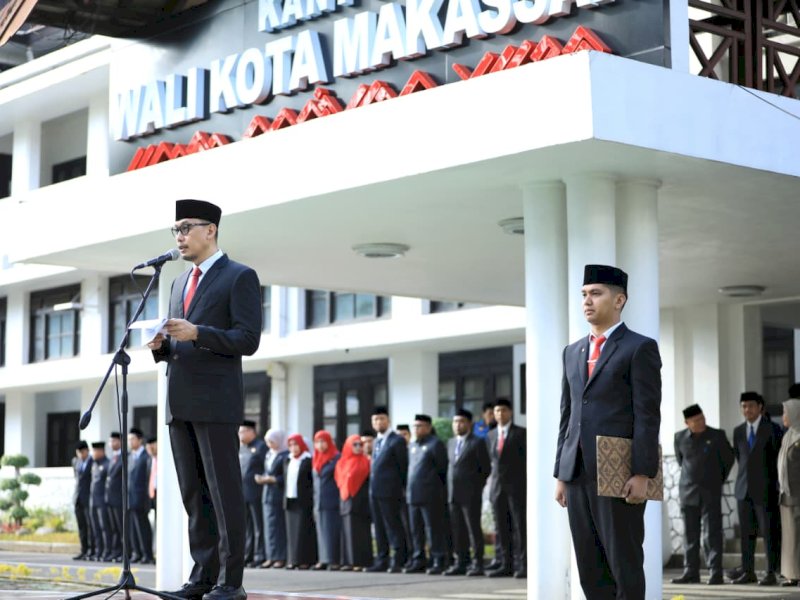 Sekretaris Daerah Kota Makassar, Andi Zulkifly, saat memberikan sambutan pada upacara peringatan Hari Otonomi Daerah (Otda) ke-30 di halaman Kantor Balai Kota Makassar, Senin (27/4/2026). @Jejakfakta/dok. Humas Pemkot Makassar