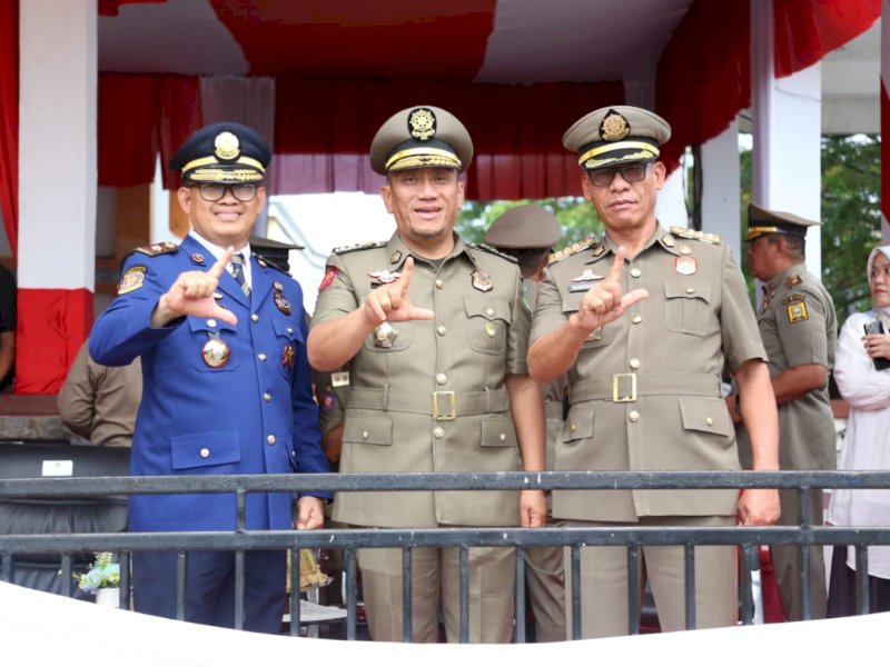 Bupati Luwu Timur, Irwan Bachri Syam, saat menghadiri Hari Ulang Tahun ke-107 Pemadam Kebakaran dan Penyelamatan, ke-76 Satuan Polisi Pamong Praja (Satpol PP), serta ke-64 Satuan Perlindungan Masyarakat (Satlinmas),  di Lapangan Taman Siswa Masamba, Kabupaten Luwu Utara, Senin (27/4/2026). @Jejakfakta/dok. Humas Pemkab Lutim