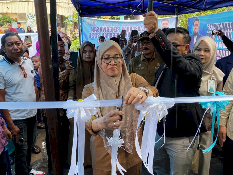 Bupati Gowa, Sitti Husniah Talenrang, saat peresmian bantuan bedah rumah hasil kolaborasi Pemkab Gowa bersama Bank Syariah Indonesia (BSI), di Desa Jipang, Kecamatan Bontonompo Selatan, Selasa (28/4/2026). @Jejakfakta/dok. Humas Pemkab Gowa