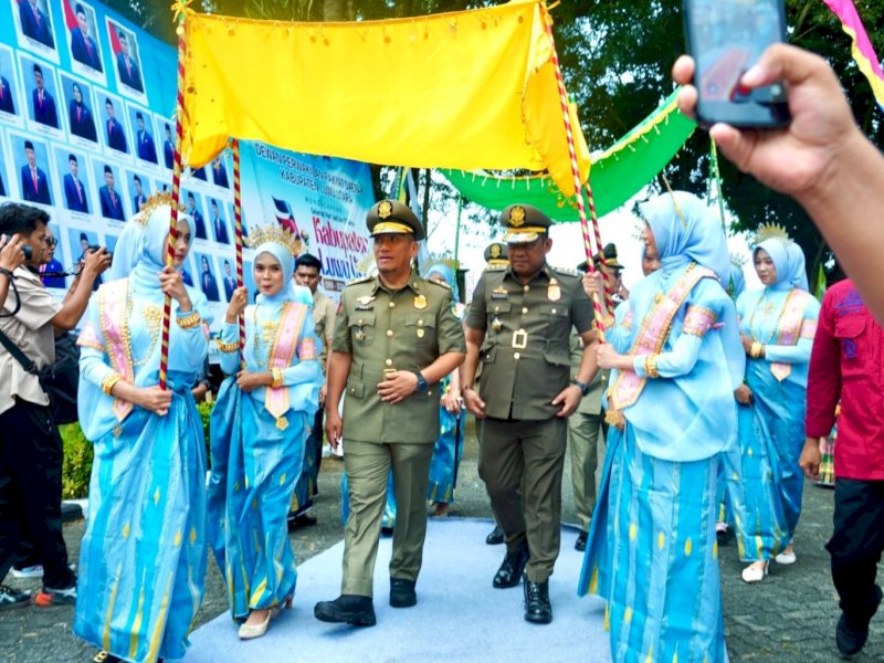 Bupati Luwu Timur, Irwan Bachri Syam, saat menghadiri Rapat Paripurna dalam rangka Hari Jadi ke-XXVII Kabupaten Luwu Utara itu berlangsung di Ruang Sidang Paripurna DPRD Luwu Utara, Senin (27/4/2026). @Jejakfakta/dok. Humas Pemkab Lutim