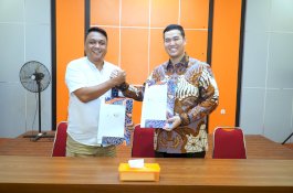 Pemkab Pangkep dan PT Pos Indonesia KCU Makassar Teken MoU Kerja Sama Layanan Publik