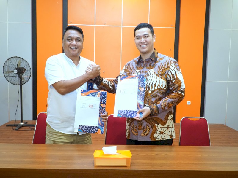 MoU ditandatangani langsung oleh Bupati Pangkep, Muhammad Yusran Lalogau, bersama Executive General Manager PT Pos Indonesia KCU Makassar, Adi Cahyadi Budi Santosa, di Kantor PT Pos Indonesia KCU Makassar, Rabu (29/4/2026). @jejakfaktacom/Humas Pemda Pangkep