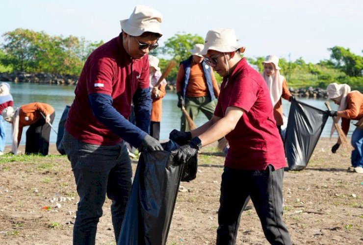 Bersih-Bersih Pantai Akkarena, 306 Kg Sampah Diangkat: Bukti Nyata Kolaborasi Jaga Pesisir Makassar