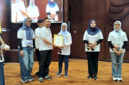 Dinkes Pangkep Raih Penghargaan Nasional Kemenkes RI, Cakupan Imunisasi Rutin Terbaik