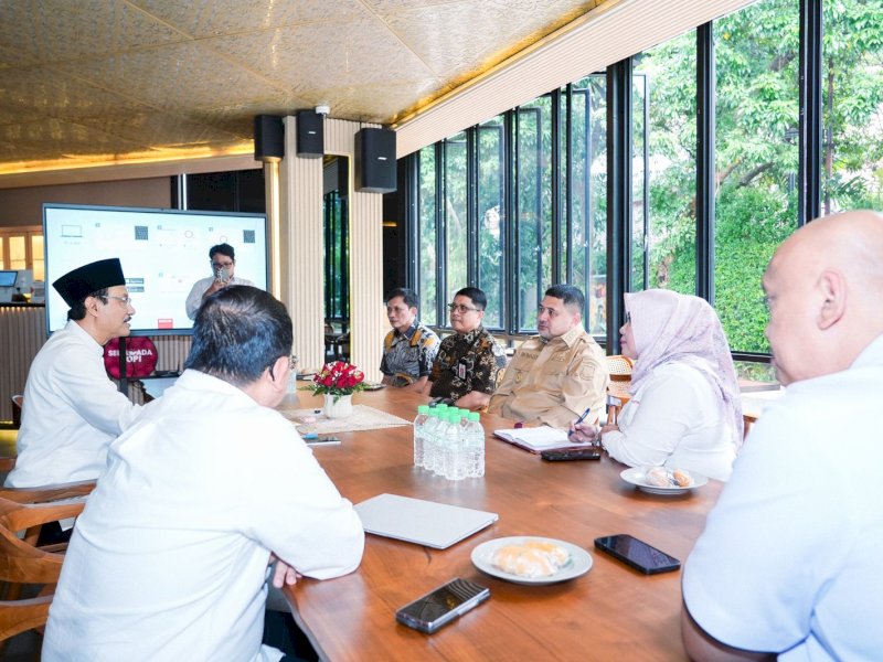 Wali Kota Makassar, Munafri Arifuddin, melakukan pertemuan dengan Menteri Sosial RI, Saifullah Yusuf, membahas soal pilot project program &ldquo;Deklarasi Panti Sosial Bermutu&rdquo; di Gedung Kementerian Sosial, Jakarta, Senin (4/5/2026). @Jejakfakta/dok. Humas Pemkot Makassar