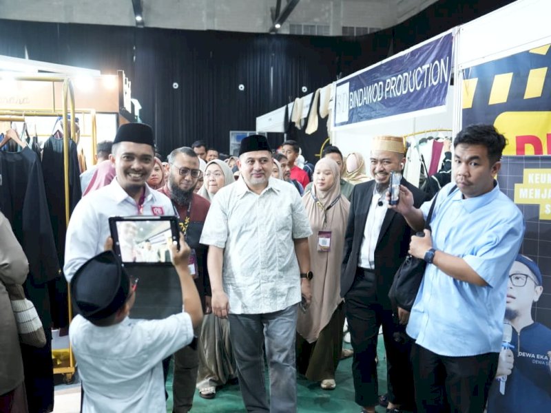 Wali Kota Makassar, Munafri Arifuddin, saat melakukan kunjungan ke gelaran Muslim Life Fair ke-15 yang berlangsung di Summarecon Mutiara Makassar Convention Center, Sabtu (3/5/2026). @Jejakfakta/dok. Humas Pemkot Makassar